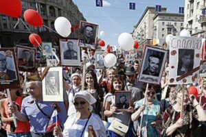 «Крестные отцы» и «Бессмертный полк». Кто качает «русскую весну» 2017 в Херсоне?