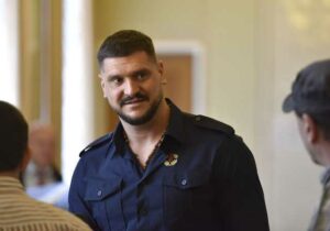 Журналистам угрожает, а контрабандистов в упор не видит