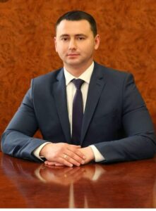 Жученко. Генерал-лейтенант в 33 года. Потому что друг сына Порошенко. А чего добился ты?