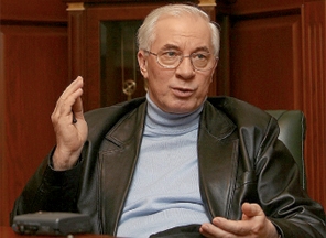 Азаров переезжает в замок барона