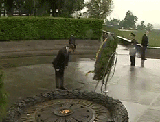 Ни слова о венках…
