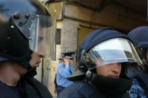 А ведь милиции все это уже тоже надоело
