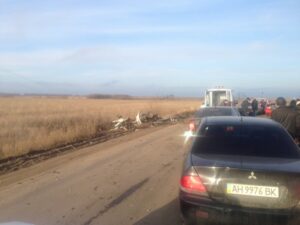 На КПП «Марьинка» в очереди перед украинским блокпостом на мине взорвалась машина
