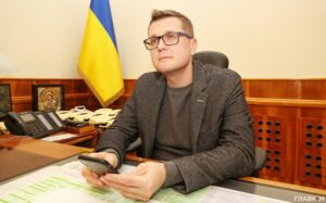 Ваня и прослушка. Джеймса Бонда из Баканова не получилось, пора переквалифицироваться в управдомы