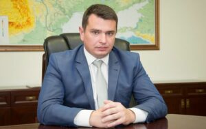 Спостереження за спостерігачами: навіщо Ситнику Антикорупційний суд та власна «прослушка»?