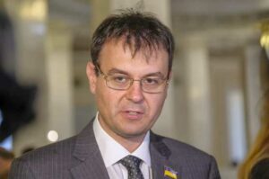 Из-за впавшего в истерику Гетьманцева политолог отказался от участия в телеэфире