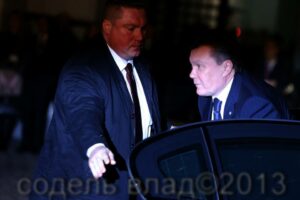 Братан развел их втемную. Но сольют не их, а его самого