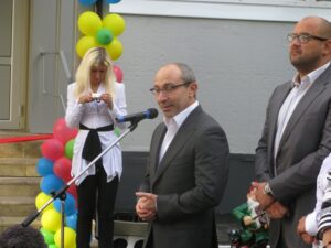 Дмитрий Святаш. Портрет жулика в интерьере