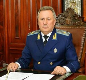 ЧЕМ  ЗАНИМАЮТСЯ  БЫВШИЕ  ПРОКУРОРЫ