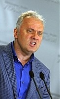 Одиозный агробарон Вадим Нестеренко напал на очередное агропредприятие: среди его помощников — оборотни в погонах следователь Игорь Борец и прокурор Николай Манжилей