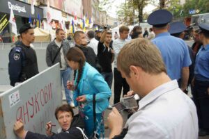 Народное творчество и «искусствоведы в штатском»