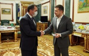 ПРЕЗИДЕНТ В ОДНОМУ ІНТЕРВЬ’Ю СКАЗАВ:  «МИ ДУМАЛИ ЩО ДОВІРЯТИ НЕМА КОМУ, А З’ЯСУВАЛОСЯ, ЩО ДОВІРЯТИ ЗОВСІМ НІКОМУ»