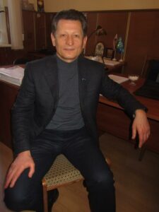 Нынешние смотрящие мечтают сесть на поток поставки электроэнергии из России и получать свои 20% — Михаил Волынец