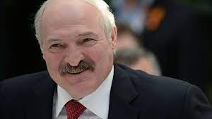 Для лукашенко уже важно одно – вовремя и правильно сдаться в плен