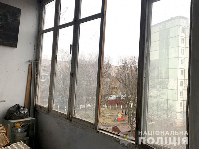 rivnyanin z balkonu pochav strilyati po lyudyakh d 20220304 5751