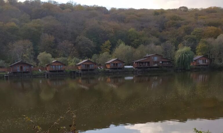 Відпочинок у примарному комплексі, або хто під час війни кришує релакс-бізнес у Сатанові на Хмельниччині