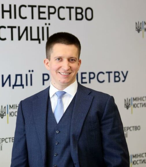 До конкурсу на керівника керівника Агентства з розшуку та менеджменту активів допуситили Шкляра, Дубовика і Потьомкіна. А детектива НАБУ допустити побоюються.