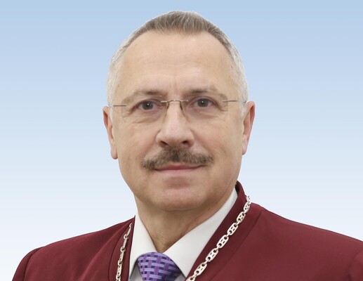 ЗАКОРДОННІ ВОЯЖЕРИ З КОНСТИТУЦІЙНОГО СУДУ  АБО КОМУ ВІЙНА, А КОМУ…