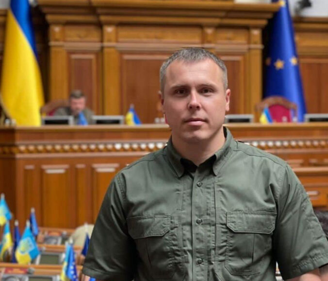 Зеленський «політично вже помер», — нардеп «Голосу», воїн Костенко