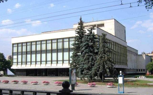 Сын директора Днепропетровскького театра оперы и балета Руслан Пинчук избил свою жену.