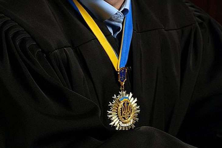 ЯК СУДДЯ ЦУКУРОВ ПЕРЕДАВ РЕЙДЕРАМ ВЕЛИКЕ ПІДПРИЄМСТВО ІЗ ДЕРЖАВНИМИ ЗЕМЛЯМИ, — РОЗСЛІДУВАННЯ ЗМІ