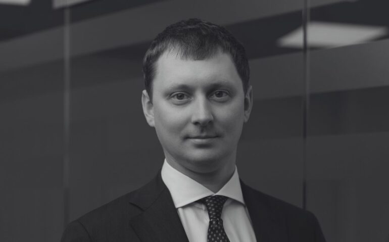 Скандальний адвокат Денис Шкаровський захищає родину Гринкевичів, які обікрали українську армію під час війни 3 skandalnij advokat denis shkarovskij zahishhaie rodinu grinkevichiv jaki obikrali ukrainsku armiju pid chas vijni html 33734b2e