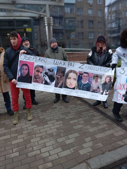 Громадські активісти пікетували шахрайський кол-центр, що розмістився в колишньому офісі 112 каналу